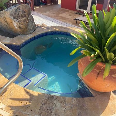 Cozy Studio With Private Spa Oranjestad Esterno foto