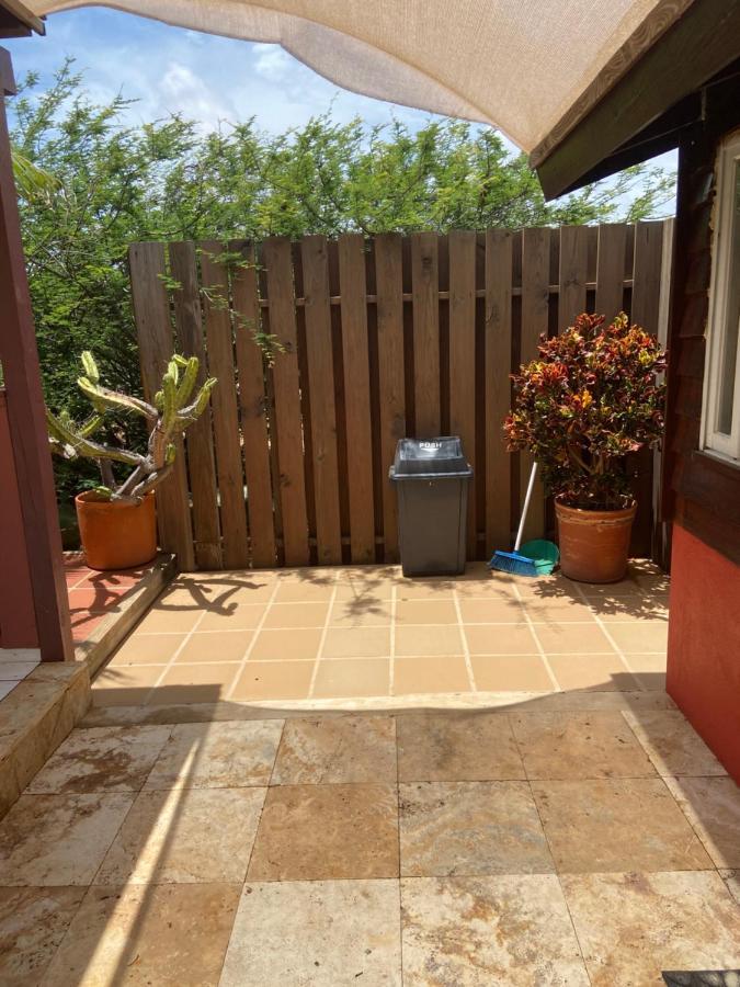 Cozy Studio With Private Spa Oranjestad Esterno foto