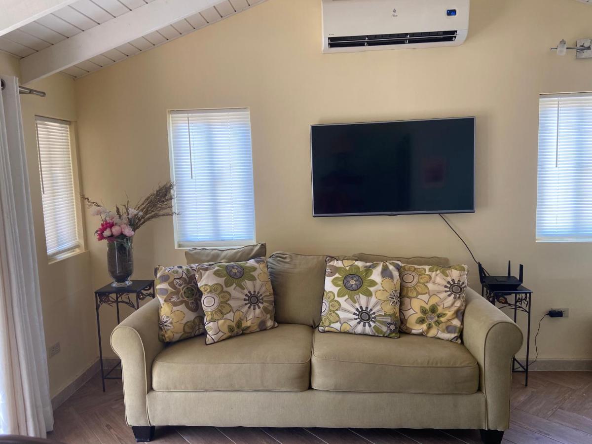Cozy Studio With Private Spa Oranjestad Esterno foto