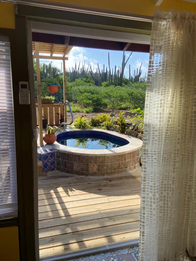 Cozy Studio With Private Spa Oranjestad Esterno foto