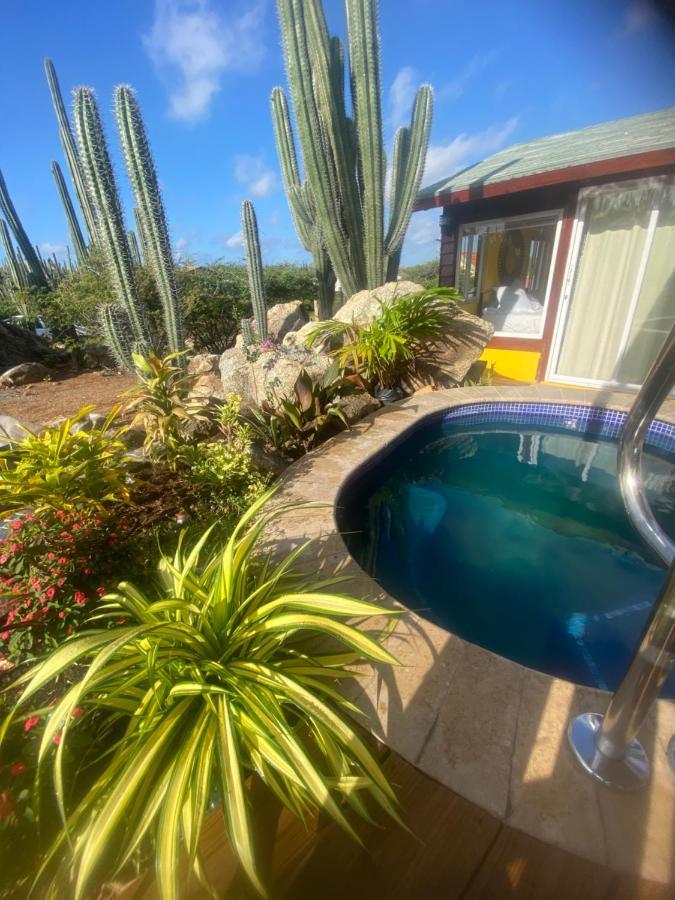 Cozy Studio With Private Spa Oranjestad Esterno foto