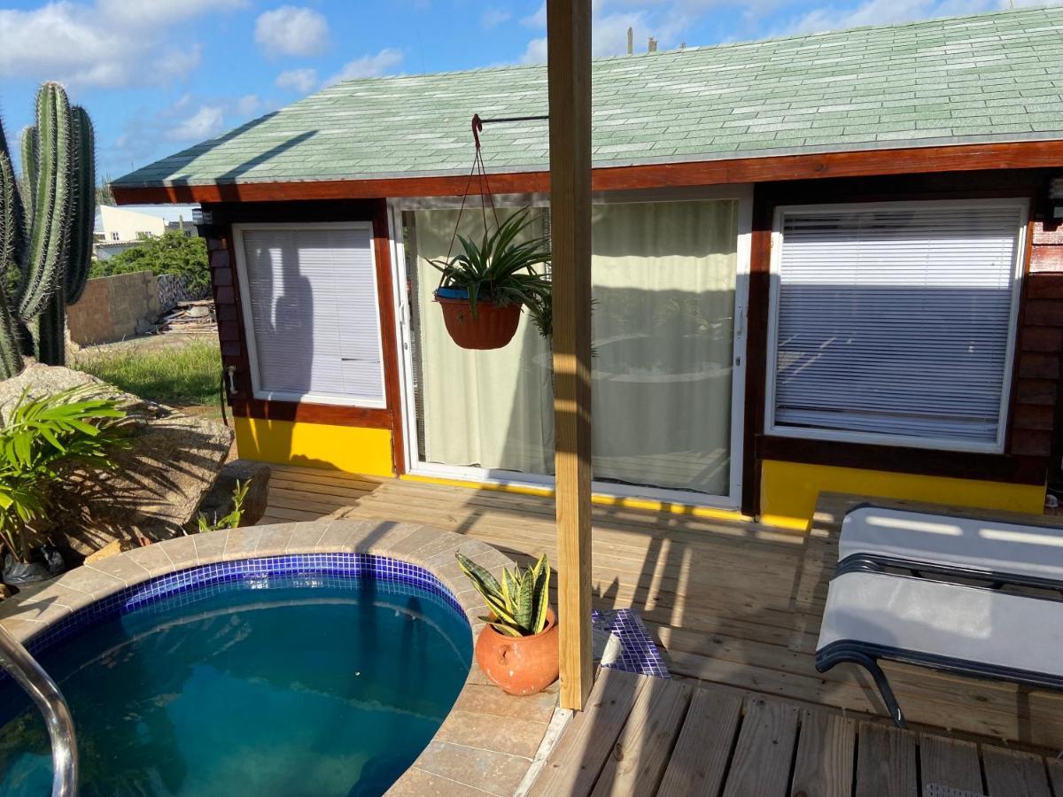 Cozy Studio With Private Spa Oranjestad Esterno foto