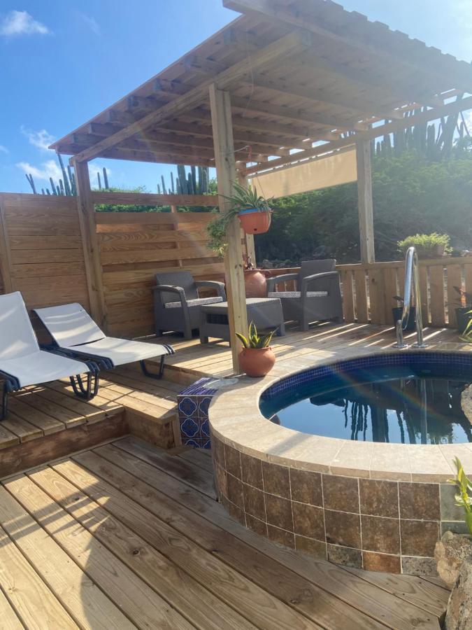 Cozy Studio With Private Spa Oranjestad Esterno foto