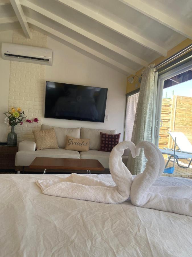 Cozy Studio With Private Spa Oranjestad Esterno foto