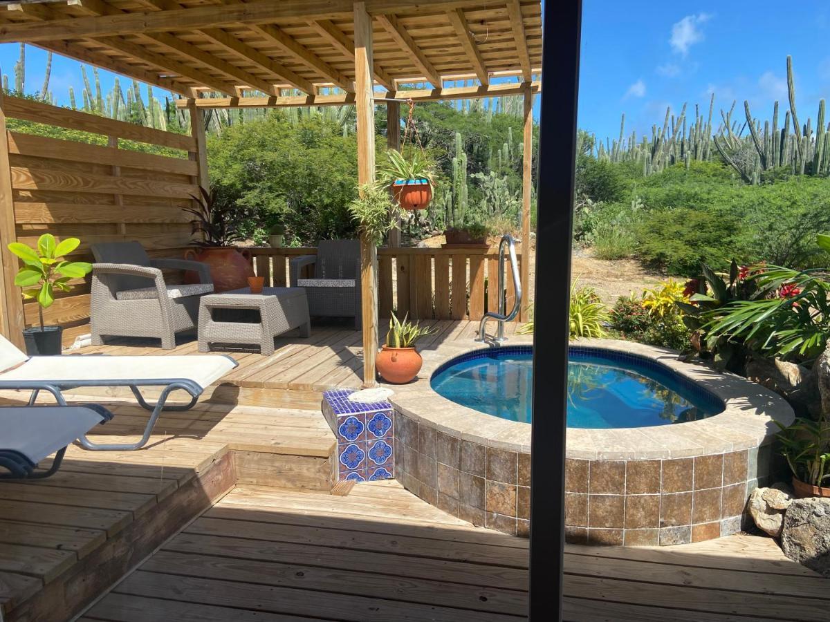 Cozy Studio With Private Spa Oranjestad Esterno foto
