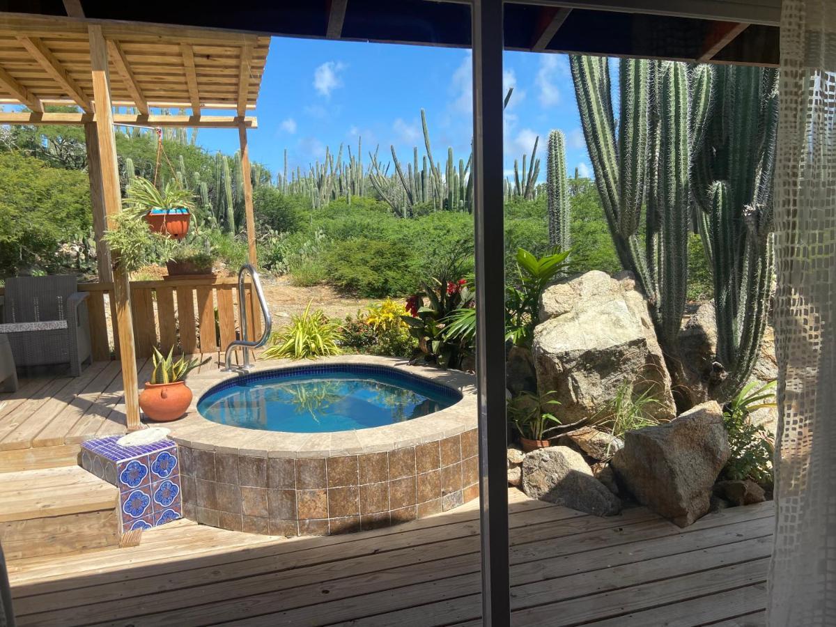 Cozy Studio With Private Spa Oranjestad Esterno foto